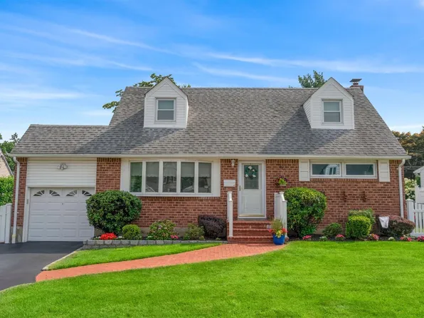 33 Underhill Avenue, Syosset, NY 11791