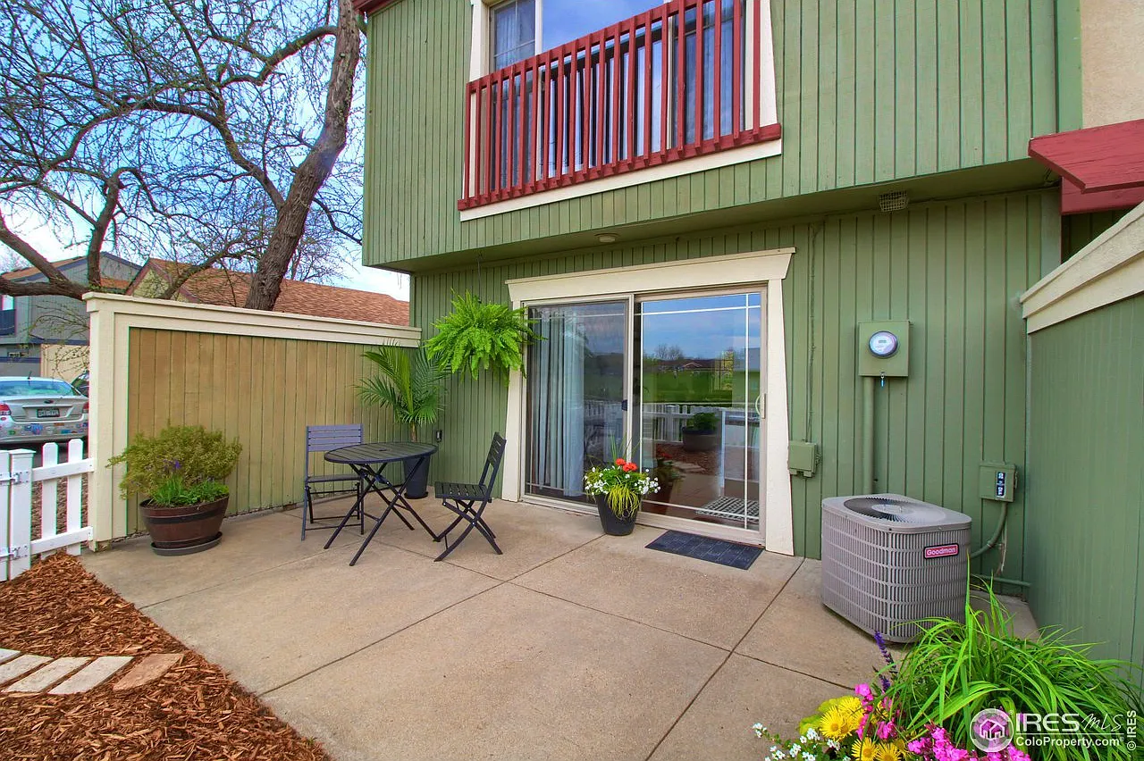 855 West Moorhead Circle - A — Photo 2