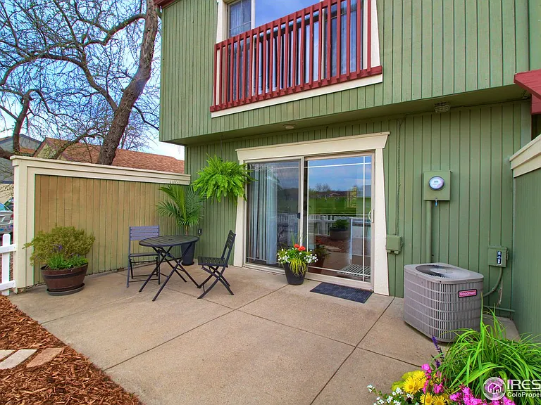855 W Moorhead Cir — Photo 2