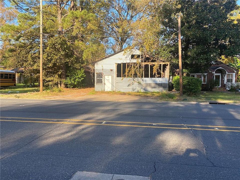 2nd image of 4125 3rd St