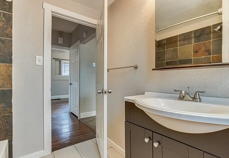 4435 N Clay St — Photo 23