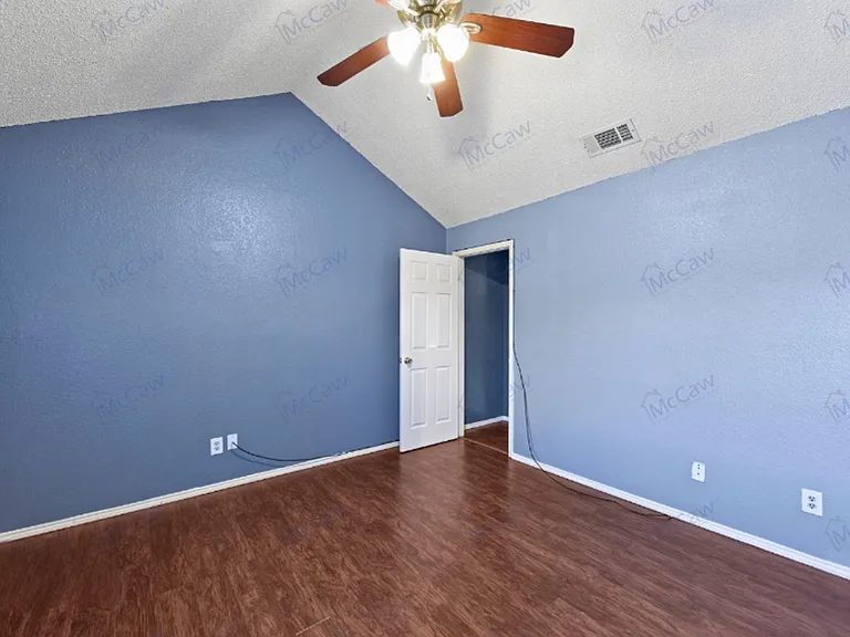 800 Bluebonnet Dr #D — Photo 8