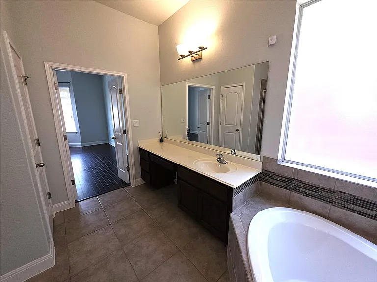 1015 Walsh Hill Trl — Photo 16
