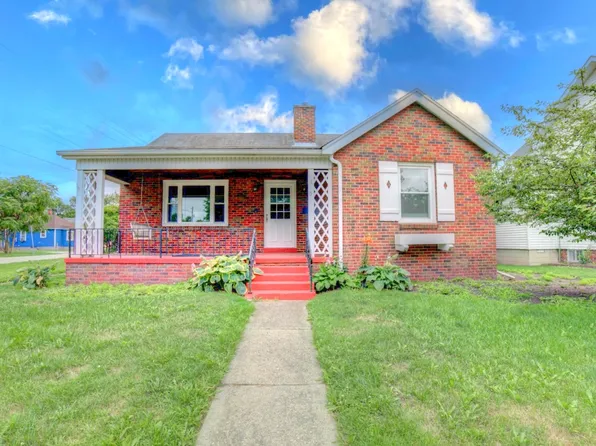 335 E Oak St, Watseka, IL 60970