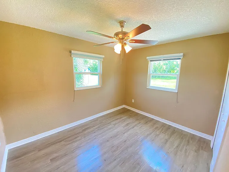 908 Teatro Ct — Photo 20