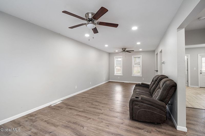 3rd image of 82 Haigh Avenue