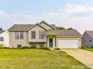 10333 Lynwood Ln, Zeeland, MI 49464