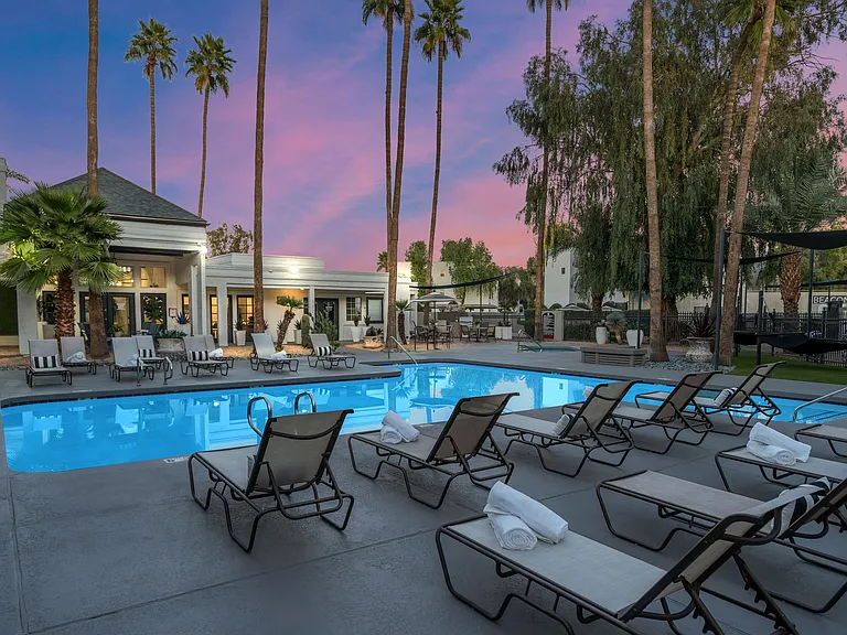 Experience pure relaxation at Beacon at 601 with our resort style pool and spa. Surrounded by lush landscaping and elegant poolside seating. Beacon offers the perfect retreat to relax and recharge.