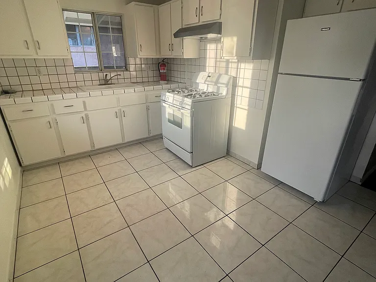 714 S Record Ave — Photo 6