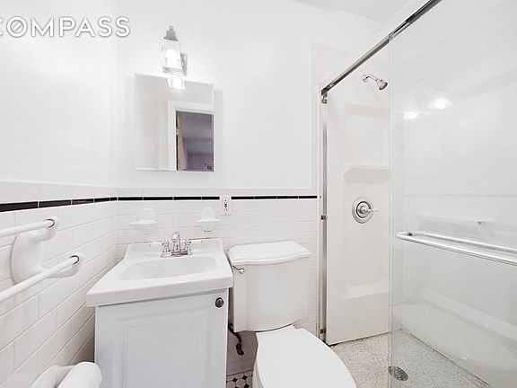 4th image of 2249 38th St #2