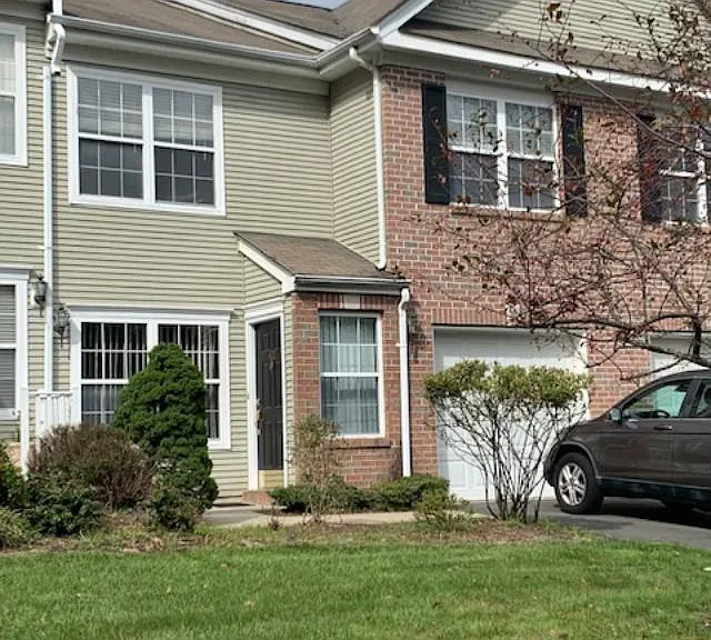 102 Wellington Park Dr — Photo 3