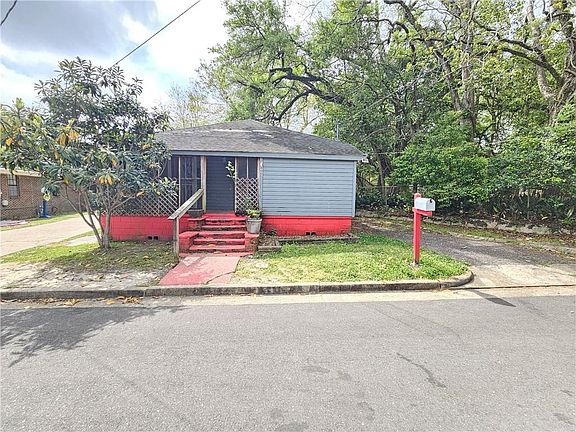 2nd image of 600 Forest Ave