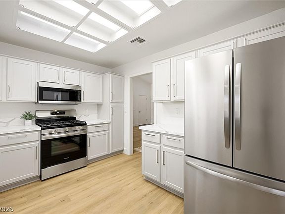 3rd image of 2517 Desert Sands Dr
