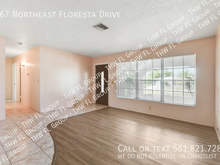 267 NE Floresta Dr — Photo 5