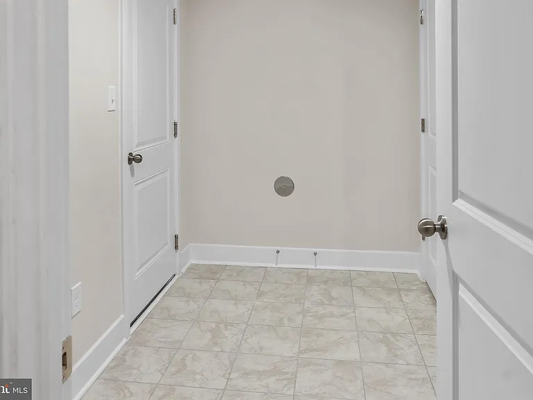1705 Water Crossing Rd — Photo 36