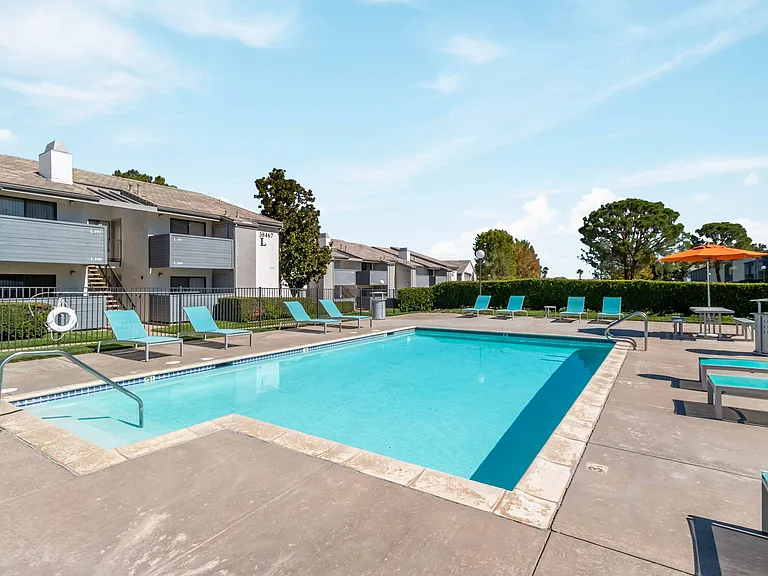 Chaparral Apartments — Photo 34