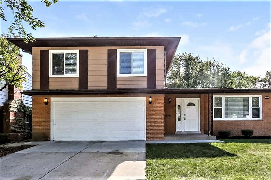 1st image of 1040 W Strieff Ln