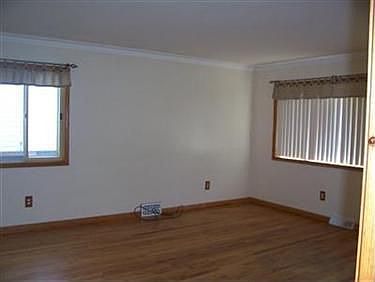 4th image of 1487 Winton Ave