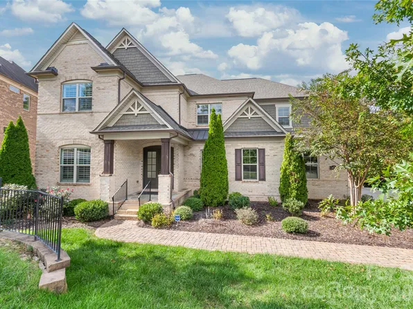 5624 Five Knolls Dr, Charlotte, NC 28226