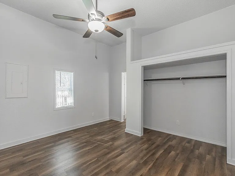 505 N Lamar St — Photo 14