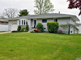 291 W 8th St, Deer Park, NY 11729
