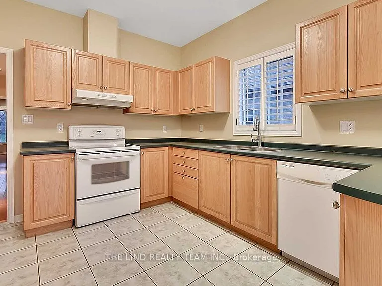 238 Deerglen Ter — Photo 4
