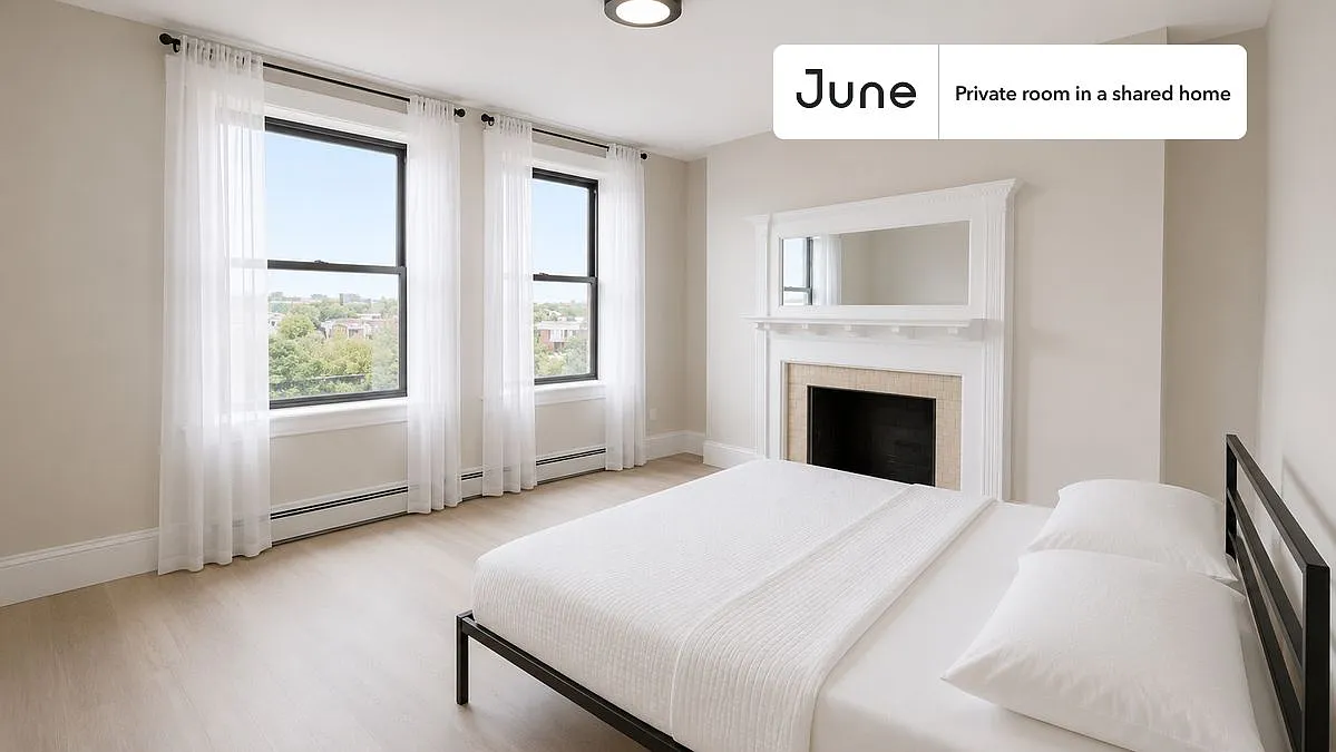 Queen bedroom in 4 bed/1 bath home in Allston #1421 B — Photo 1