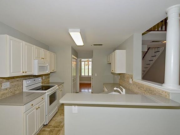 5th image of 1948 Briar Pond Way