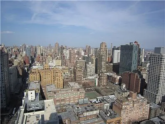 Rented by Sumitomo Real Estate Sales | media 12