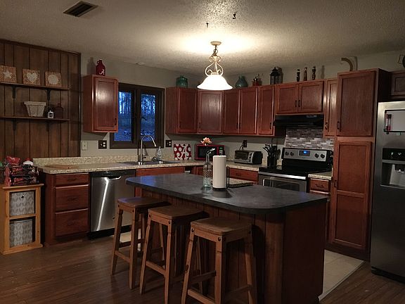 5th image of 180 Green Briar Dr
