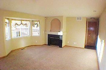 4th image of 2322 Streambank Dr