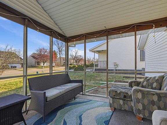 4th image of 863 Boston Way