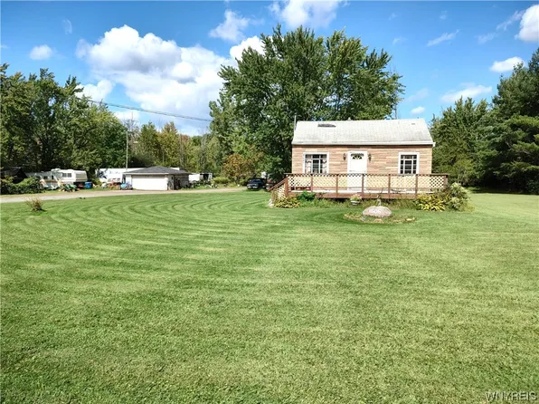 1506 Gowans Rd, Angola, NY 14006