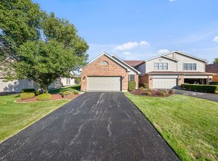 43 Corinth Dr, Tinley Park, IL 60477