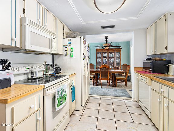 5th image of 2521 Queen Palm Dr