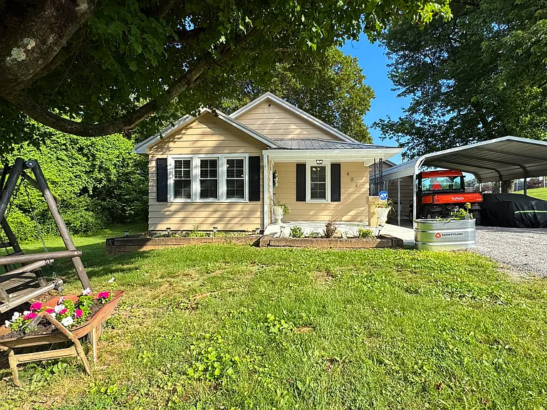 402 Underwood St — Photo 3