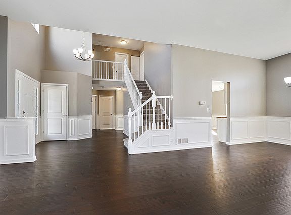 4th image of 1014 Great Plains Ave