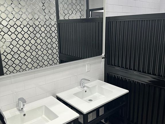4th image of 526 W Missouri Ave #30