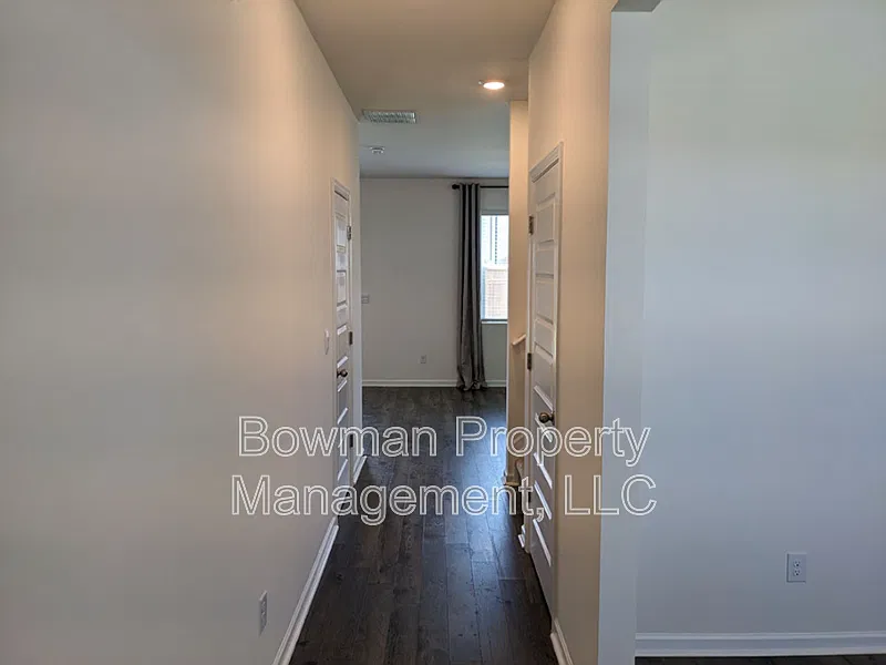 4 bed, 2.5 bath, 2052 sqft, $1,995 — Photo 2