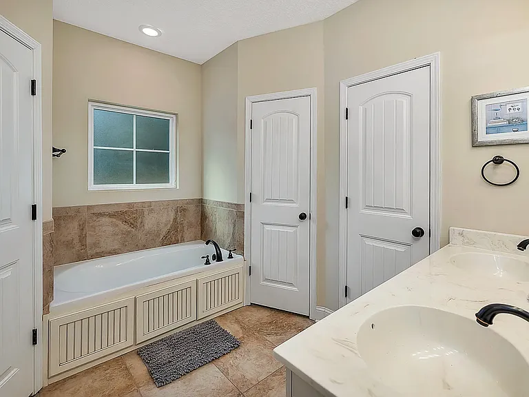 115 Maple St — Photo 12