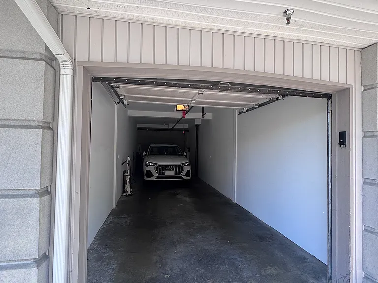 Tandem 2 car garage