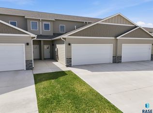 5513 S Huntwood Ave, Sioux Falls, SD 57108