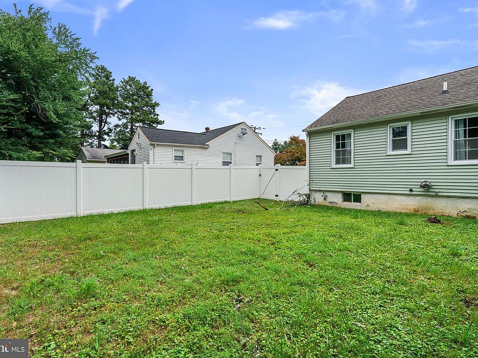 1st image of 302 Graceford Dr
