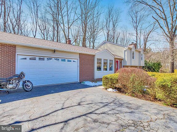 3rd image of 42515 Henry Ct
