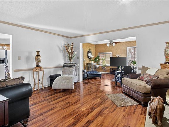 3rd image of 3013 Chippendale Rd