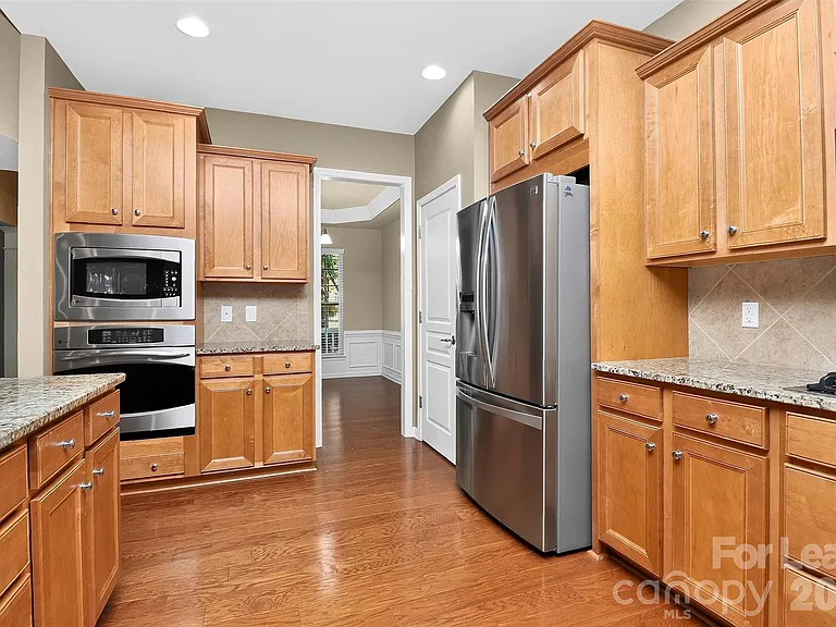 10229 Blairbeth St — Photo 9