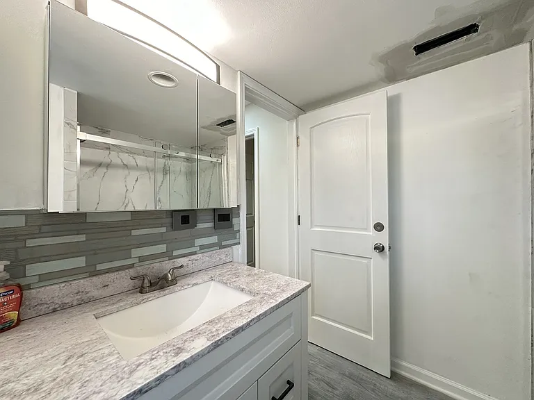 5947 W Montrose Ave #2R — Photo 15