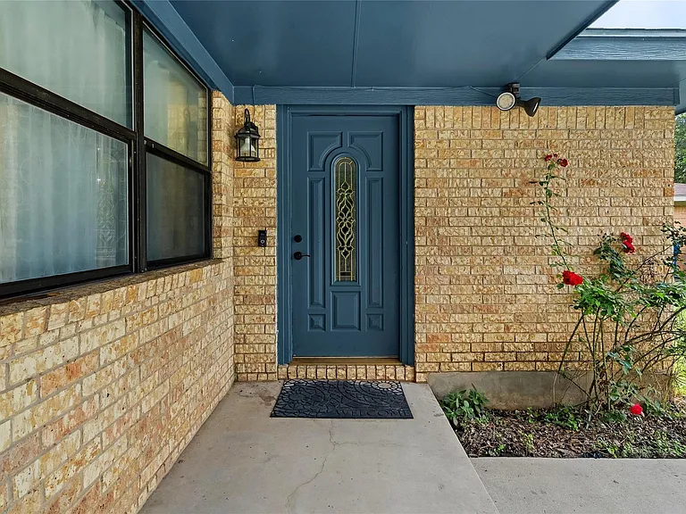135 Navajo Cir — Photo 3