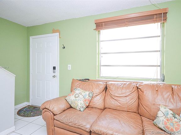 4th image of 311 SW 110th Ave APT H4