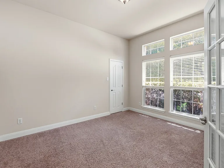 1301 David Cv — Photo 18
